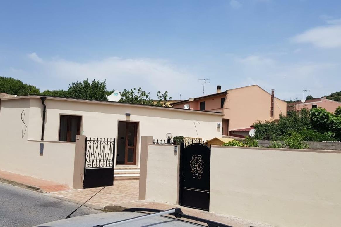 Albeldi' Otel Domus De Maria Dış mekan fotoğraf